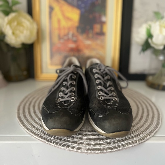 Prada leather sneakers - Picture 4 of 9